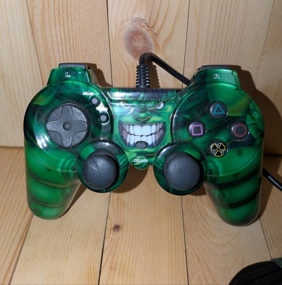 PlayStation 1 Hulk Green Wired Game Controller Used - Picture 2 of 9